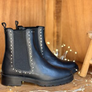 Bottines femme noir cuir lisse à clous argentés sur tige et talon, élastique sur les côtés, semelle plateforme noire.