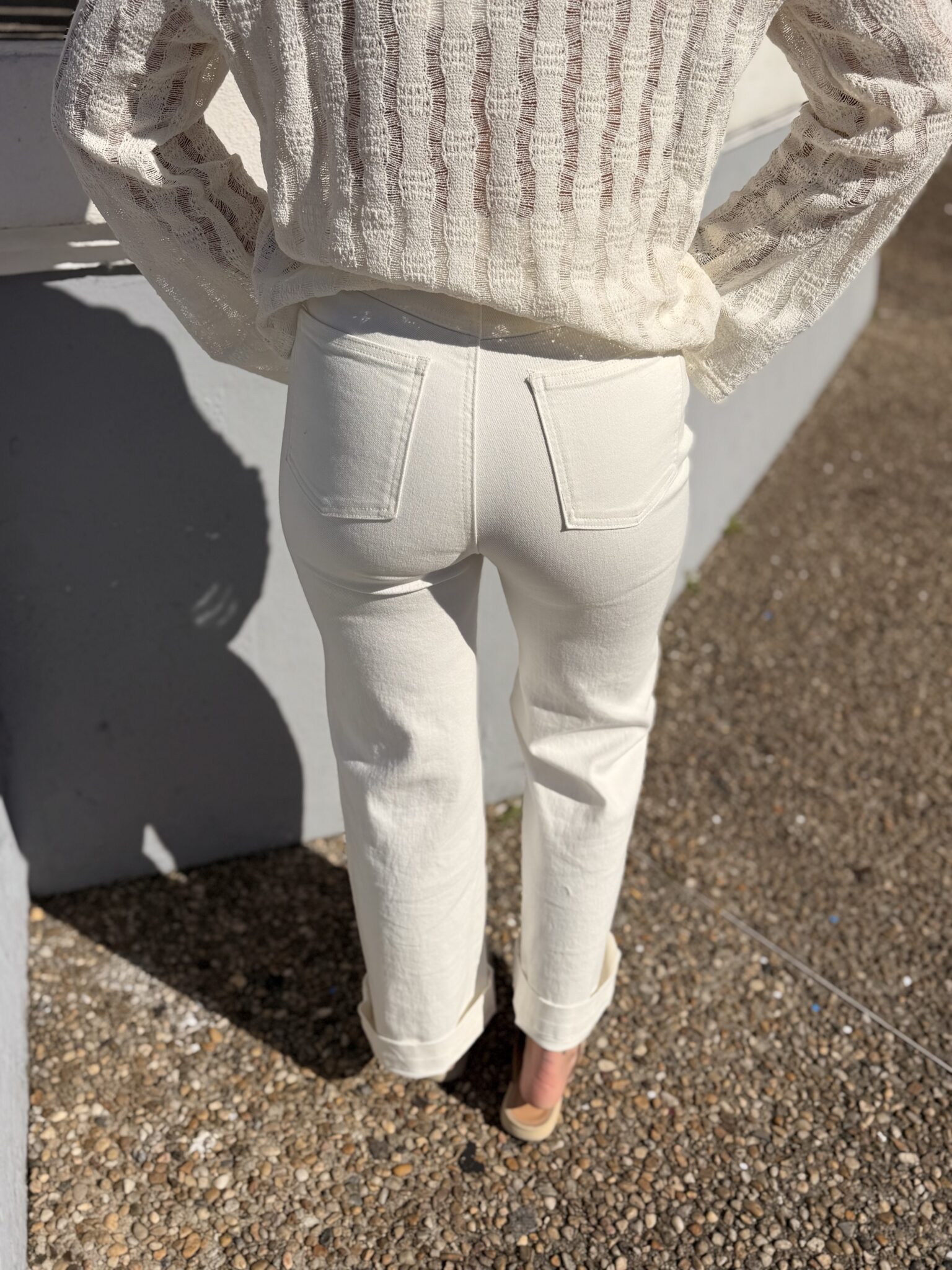 jean blanc à motifs palmiers ajourés