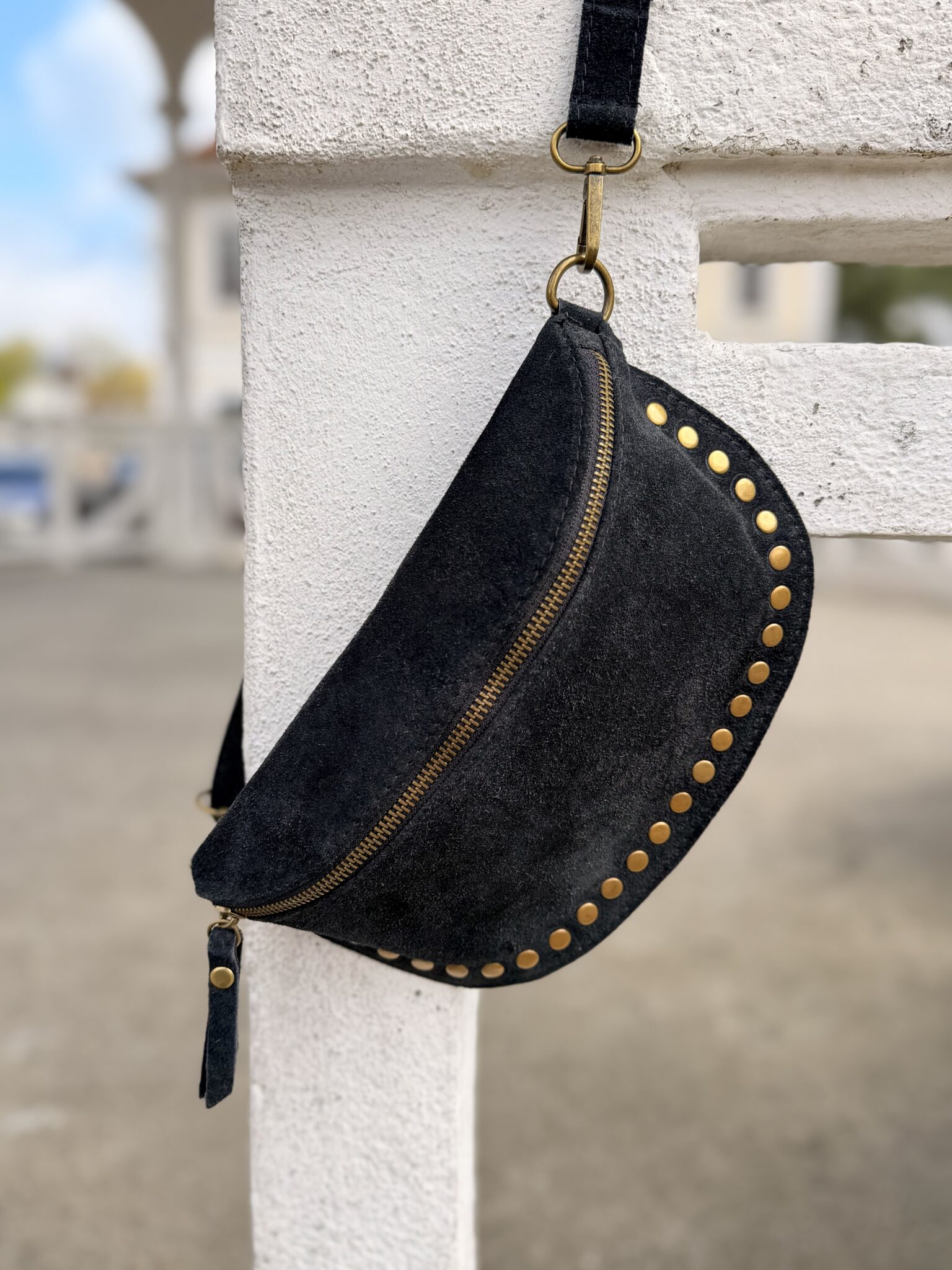 pochette banane noir clouté avec bandoulière