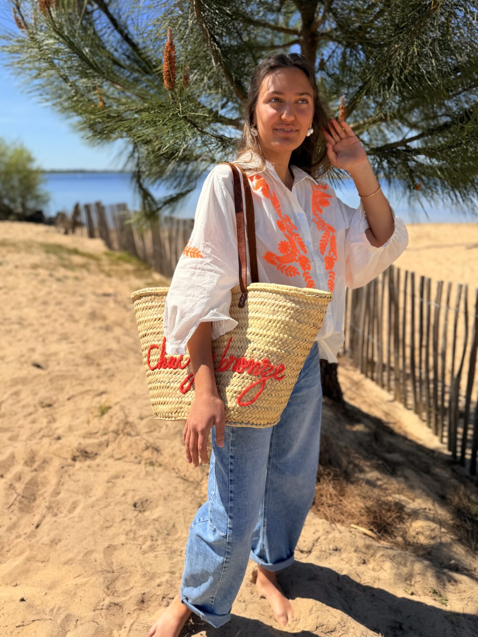 blouse blanche avec broderies orange