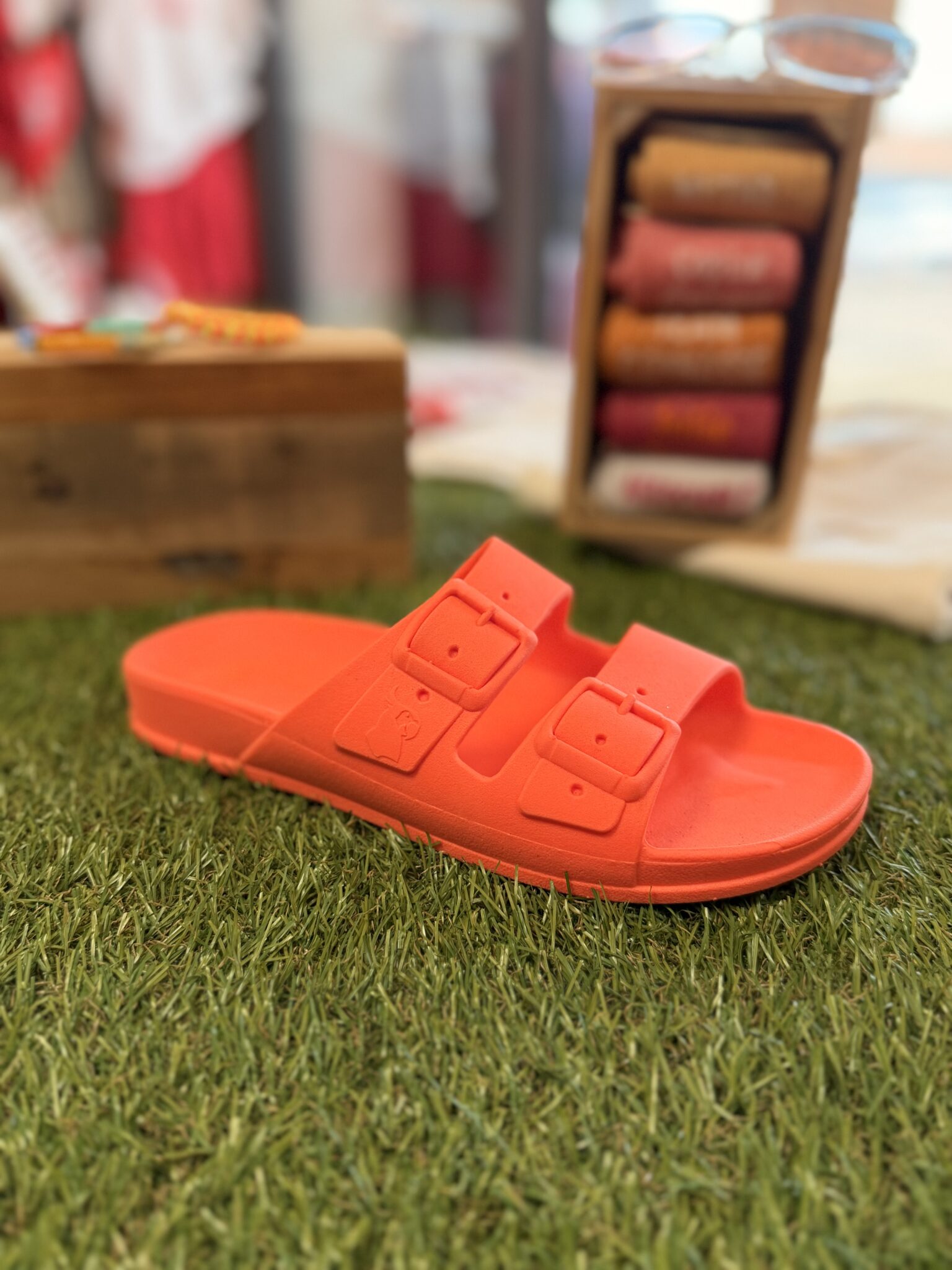 claquette orange fluo à doubles brides