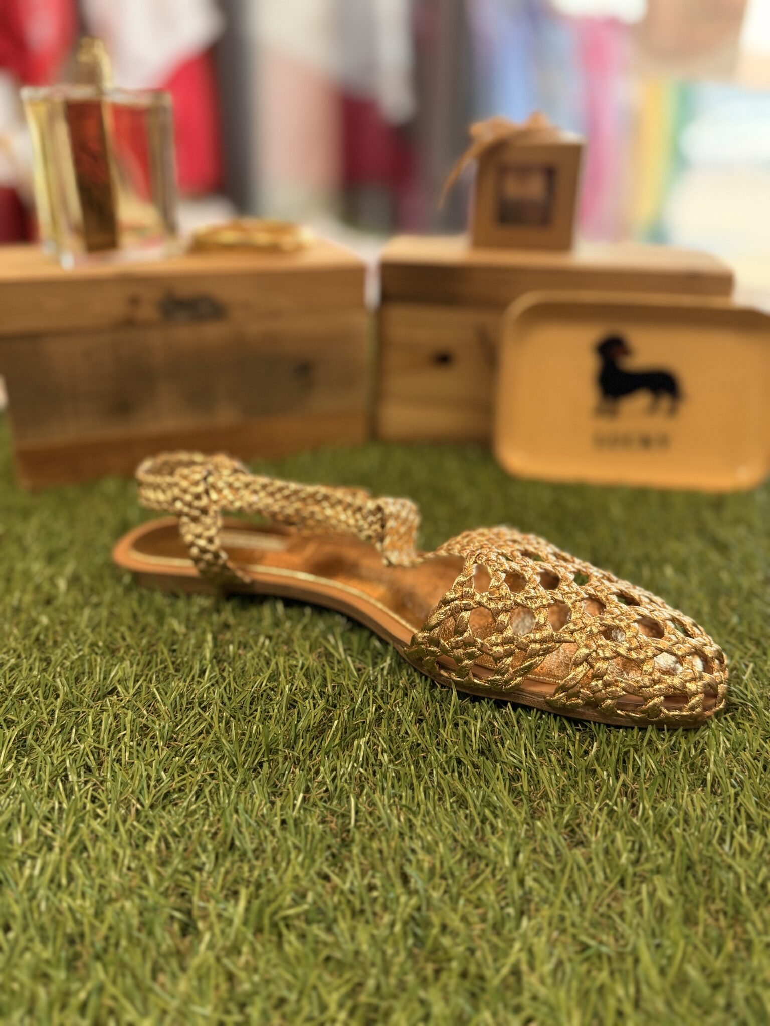 sandale pour femme tressée dorée