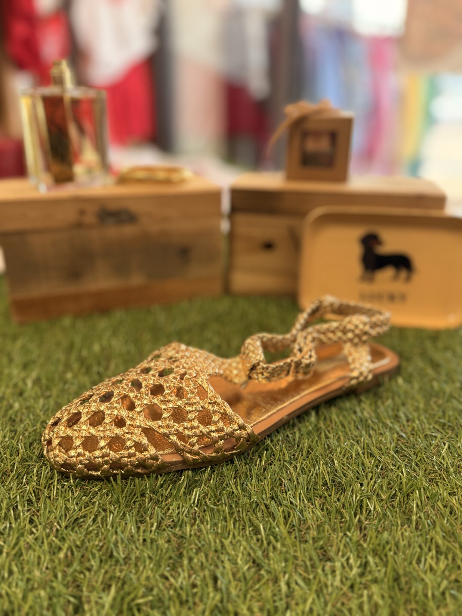 sandale pour femme tressée dorée