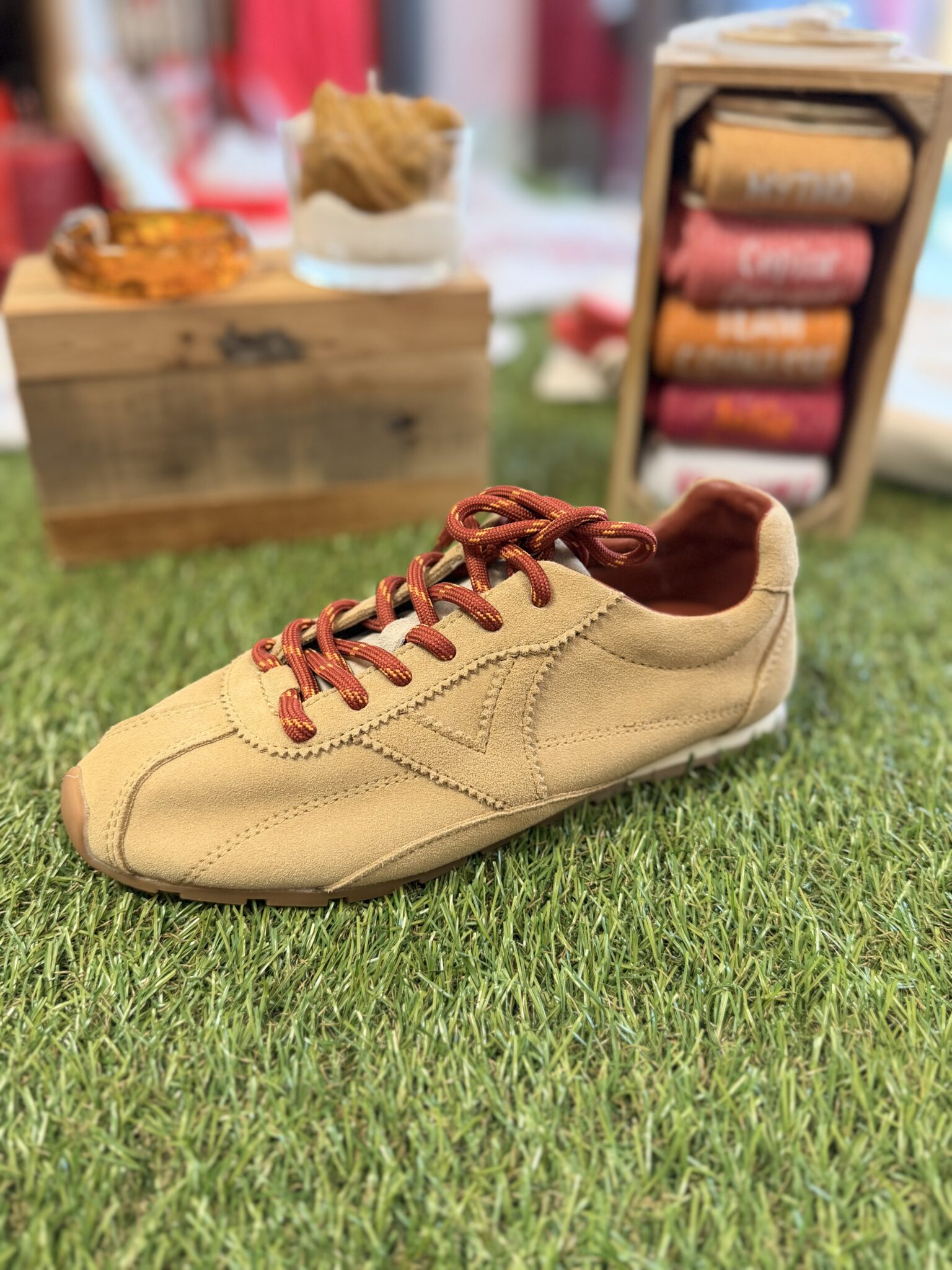 Basket fine beige femme à lacets colorés