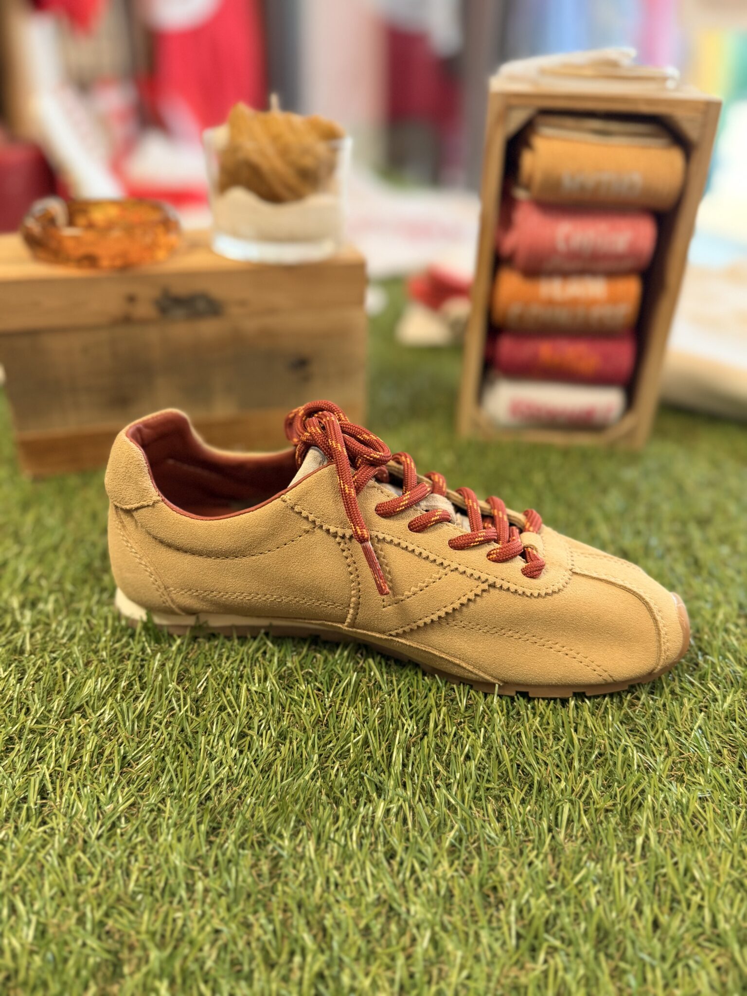 Basket fine beige femme à lacets colorés